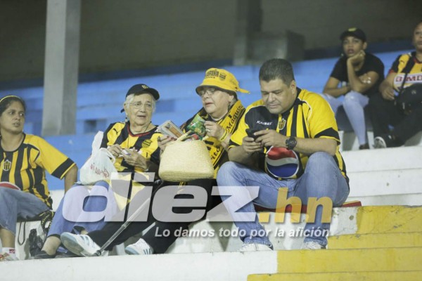 NO SE VIO POR TV: La gresca en el Honduras-Marathón y los tórtolos en el Morazán