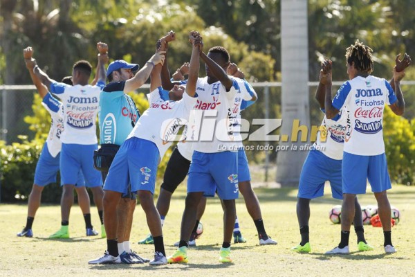 Un 'gringuito' y aficionados acaparan miradas en entreno de Honduras