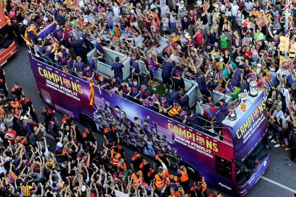 Barcelona celebra en su ciudad el título de Champions