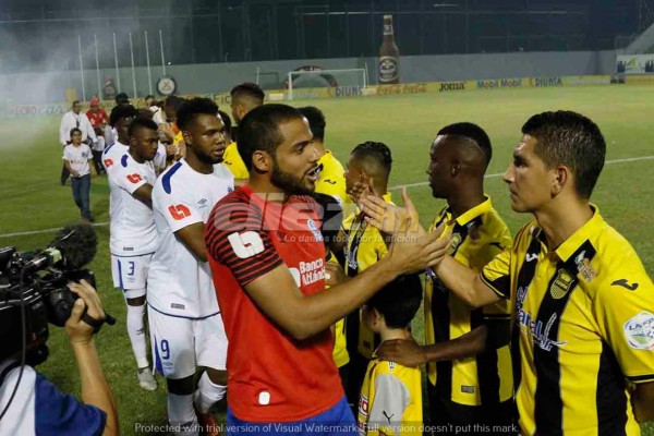 NO SE VIO: El origen del caos, las mantas, gas lacrimógeno y abrazos del clásico