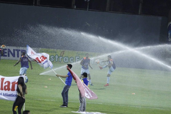Las sorprendentes imágenes que no viste por tv en juego de Real España ante Motagua