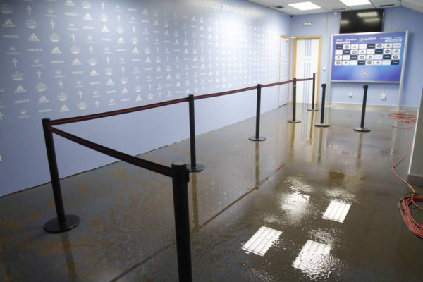 Fotos: Inundado estadio de primera división de España