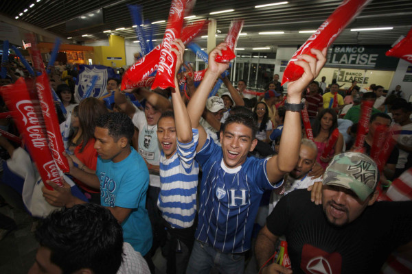 Locura en recibimiento de la Selección Sub 23