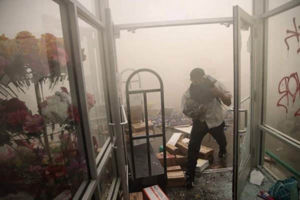 Desolada, destruida y en toque de queda: Minneapolis, una ciudad en 'guerra' en medio del coronavirus