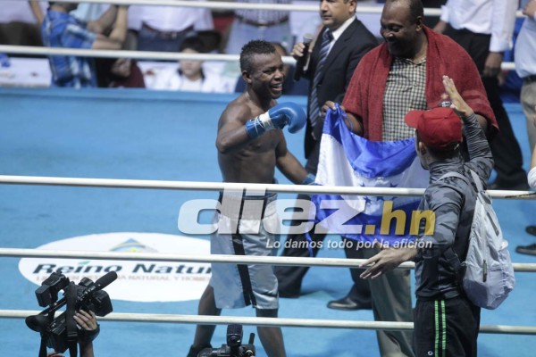 Noche de combates en la Villa Olímpica.