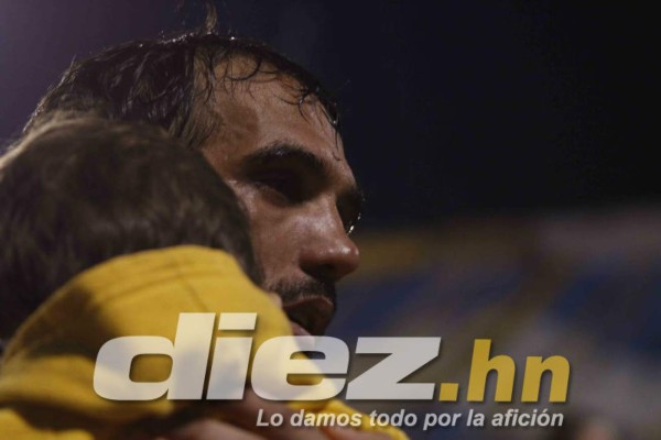 Impactantes imágenes: Terror y drama en el estadio Morazán tras actos vandálicos