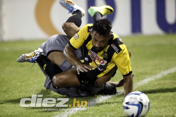 Con triplete de Cardozo Real España vence a Parrillas One.