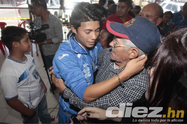 Sub-17 de Honduras, recibida como héroes.