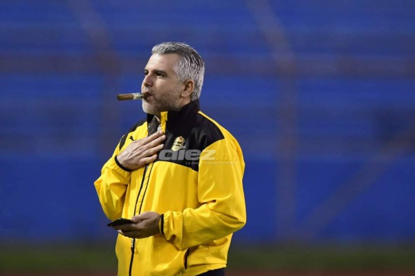 Hermosas chicas adornan la final Olimpia-Real España en el estadio Olímpico