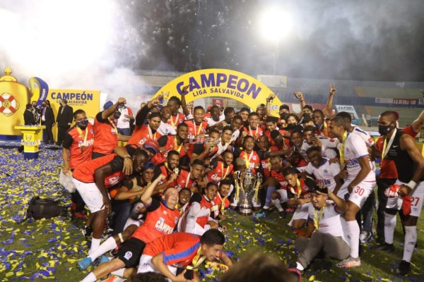 La cábala que no le funcionó a Diego, el inesperado 'pilotaje' incluido y la llegada de Troglio al Nacional