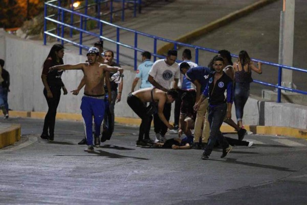 Las otras fotos que no viste del Motagua-Olimpia que terminó en caos