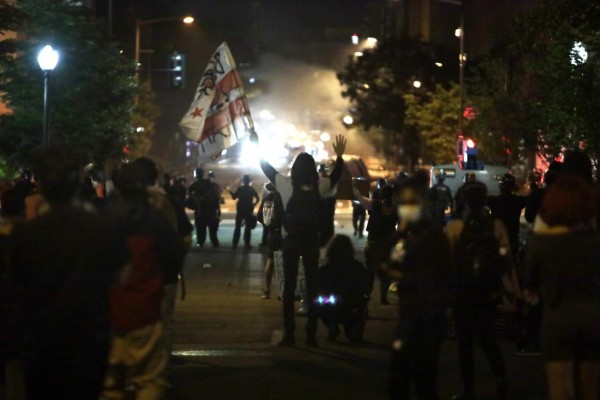 Protestas en las cercanías de la Casa Blanca y Donald Trump se refugia en un búnker