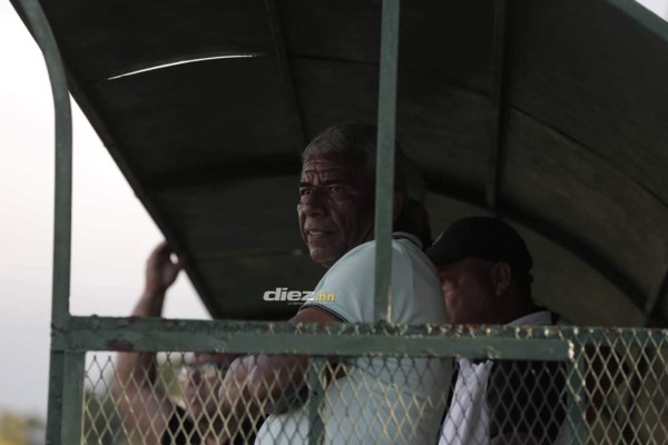 El enojo de Raúl Cáceres, bronca en el Micheletti y la tristeza en Platense tras la goleada
