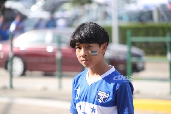 Honduras está bien arropado ante Panamá; la afición y belleza hondureña presente en el BBVA Compass de Houston