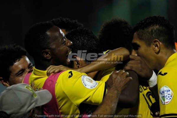 NO SE VIO: Bebé en camino, bengalas y peleas en el Real España-Motagua