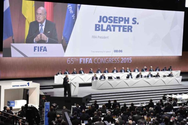 Joseph Blatter reelegido como presidente de la FIFA