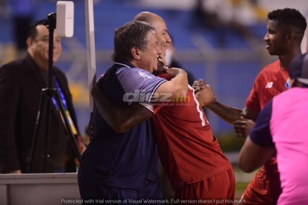 La noche que pintaba como fiesta y terminó en una pesadilla para 'Bolillo' Gómez en su debut con Honduras