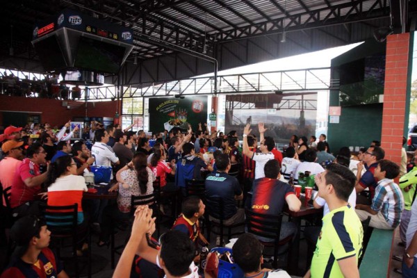 Ambientazo en Honduras con el clásico Barcelona-Real Madrid