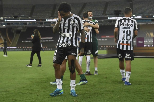 Fotos: La maldición de tocar la Copa Libertadores antes del juego y el gran festejo del Palmeiras