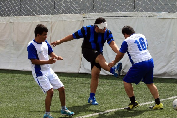 FOTO: Así se preparan los no videntes hondureños para el Centroamericano de fútbol sala