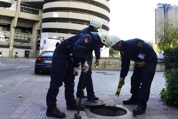 FOTOS: Seguridad de pies a cabeza en el Bernabéu para el clásico