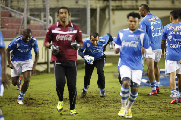 La Selección reconoció este jueves por la noche el estadio Rommel Fernández.