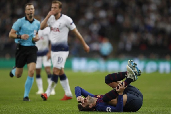 No se vio por tv: La pelea de Vidal y la típica de Messi en Wembley