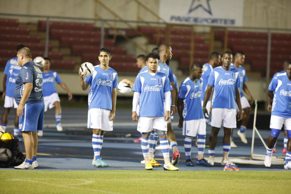 La Selección reconoció este jueves por la noche el estadio Rommel Fernández.