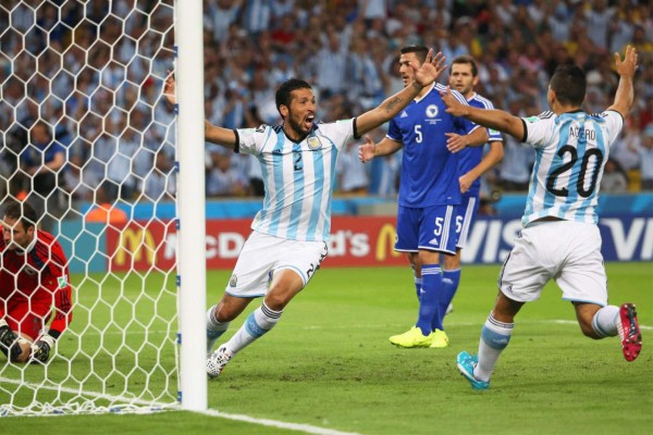 Messi saca su garra: Argentina gana 2-1 a Bosnia.
