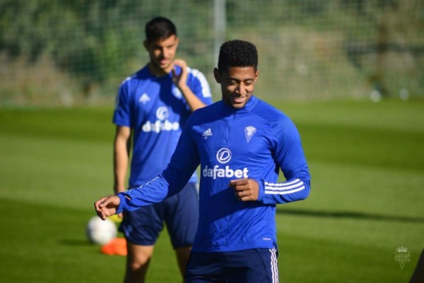 'Choco' Lozano da negativo a nueva prueba Covid y sí jugará ante Barcelona