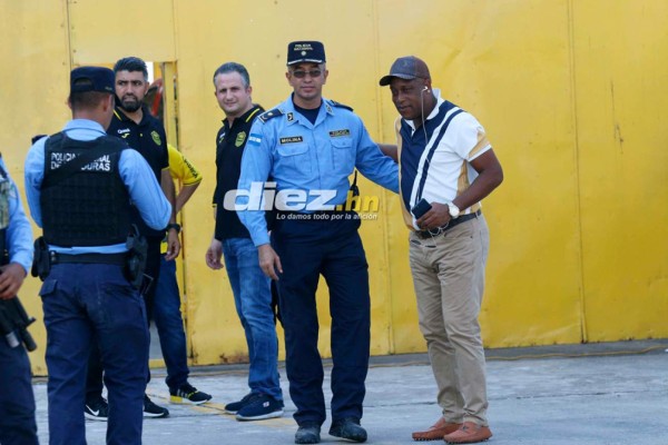 No se vio por TV: Un campeón de Champions League en el Olímpico y la infartante modelo tica
