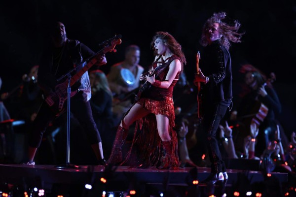 Shakira y Jennifer López dejaron sin aliento a todos en el medio tiempo del Super Bowl