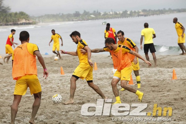 FOTOGALERÍA: Real España se divierte en la playa en plena pretemporada