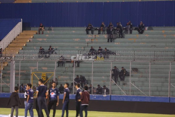 Afición reprende a Marathón; el irrespeto a Carlos Tábora y el descontrol de Obed Enamorado