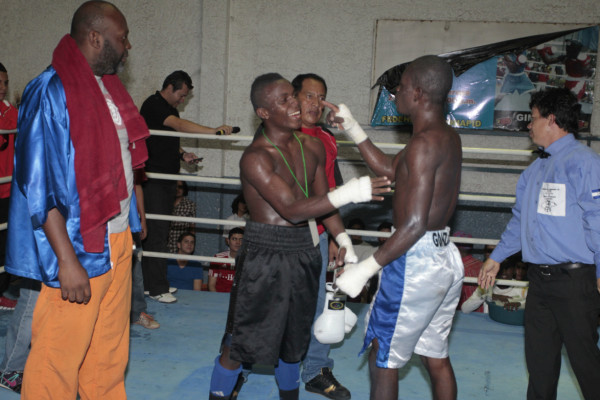 EL 'Muñeco' González pierde su invicto de boxeo