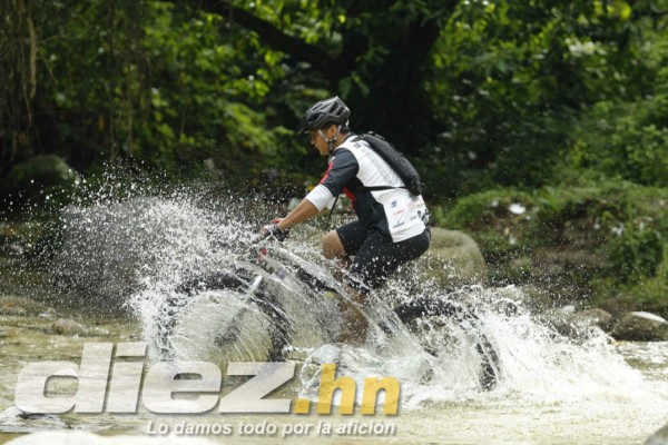 Ciclistas hicieron vibrar San Pedro Sula con la competencia Toro de Toros TORO DE TOROSylt;/