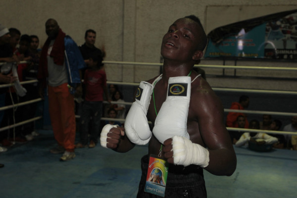 EL 'Muñeco' González pierde su invicto de boxeo