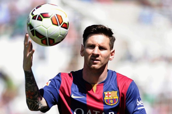 Barcelona demolió por 8 a 0 al Córdoba y se aferra al título .