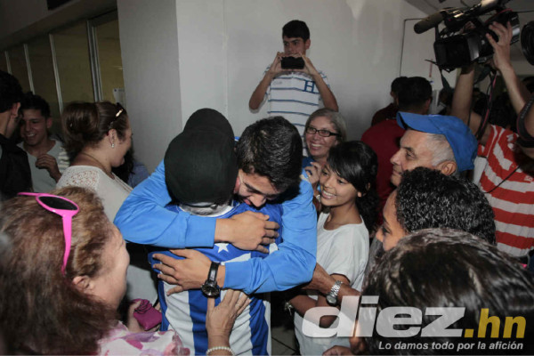 Sub-17 de Honduras, recibida como héroes.