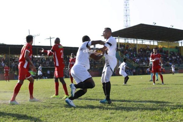 El enojo de Raúl Cáceres, bronca en el Micheletti y la tristeza en Platense tras la goleada