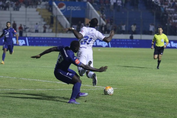 FOTOS: Semifinales de patadas, gritos, insultos y golpes en Honduras