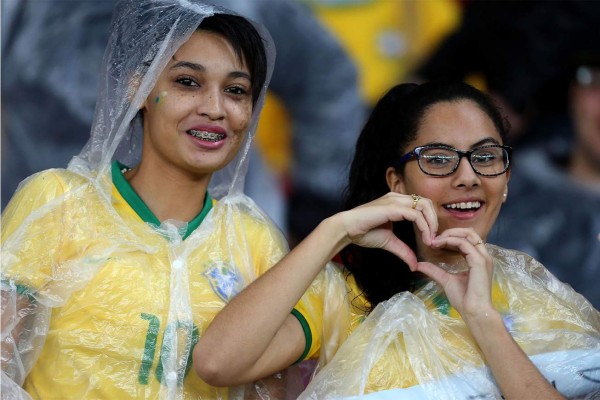 Ambiente del Brasil-Honduras en el estadio Beira-Rio en Porto Alegre