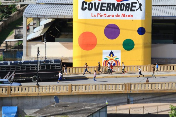 FOTOS: Vidrios rotos, sangre y muchas piedras dejó el clásico capitalino