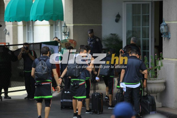 EN FOTOS: Chicharito Hernández causó furor en la llegada de México a San Pedro Sula