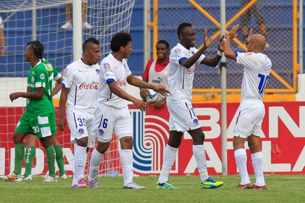 Olimpia da paliza al Platense con goleada de 5-0.