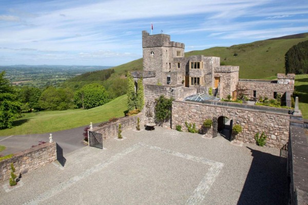 El impresionante castillo en el que vivirá Mourinho