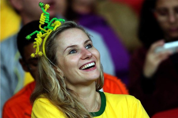 Ambiente del Brasil-Honduras en el estadio Beira-Rio en Porto Alegre