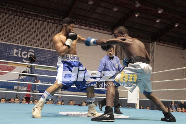 Noche de combates en la Villa Olímpica.