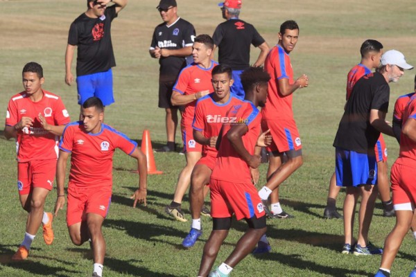 Pasillo, ausencias y aficionados en el primer entrenamiento del Olimpia del 2020