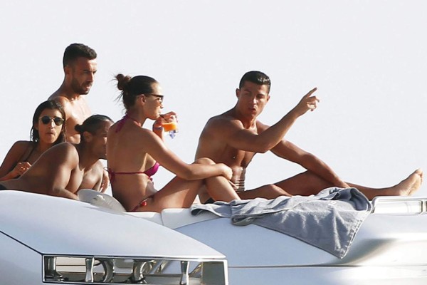 Cristiano Ronaldo sigue bien acompañado en sus vacaciones en Ibiza